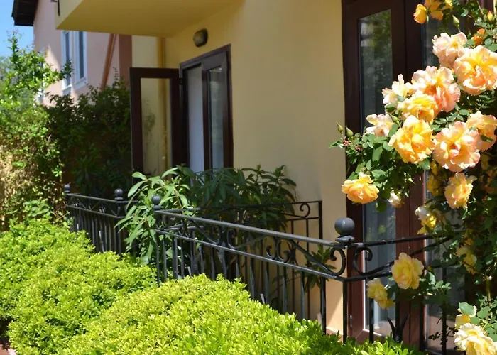 Отель Danlin 2*